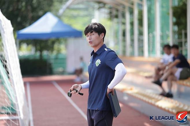 심판 향한 '팍 씨' 제스처...대한축구협회