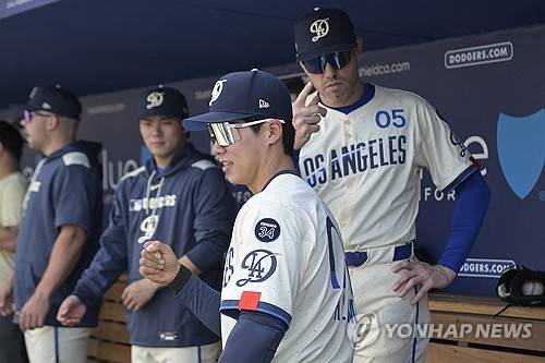 '2루타 치면 뭐하나, 좌완 나오면 바로 교체인데' 김혜성, 허무한 교체