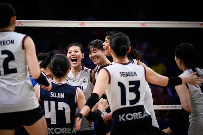 '강소휘 21점' 한국 여자배구 대이변!→'세계 9위' 캐나다 3-2 꺾었다…감격의 VNL 첫 승 신고