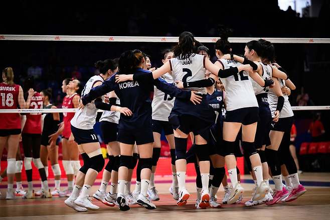 '강소휘 21점' 한국 여자배구 대이변!→'세계 9위' 캐나다 3-2 꺾었다…감격의 VNL 첫 승 신고
