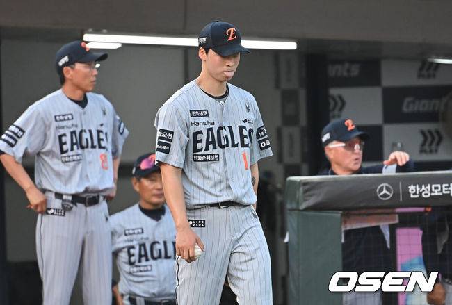“공 좋았는데, 본인도 속상했을 것이다” 실책성 수비에 신인에 일격…김경문은 78억 FA 위로했다 [오!쎈 부산]