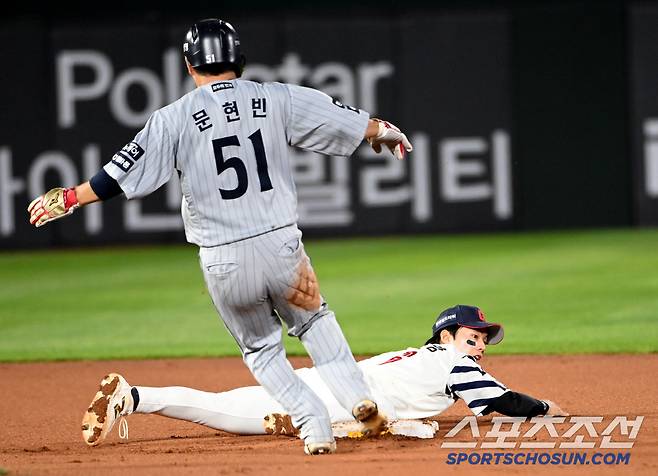 3안타 활약 지워버린 치명적 송구 실책...천당 가다, 지옥불에 떨어질 뻔 했다 [부산 현장]