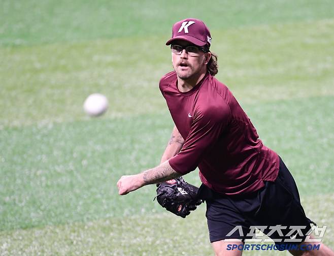 '이제 곧 만나는 한화-KIA 긴장해' 적응 훈련 나선 호주리그 MVP, 키움 새로운 외국인 왼손투수 웰스