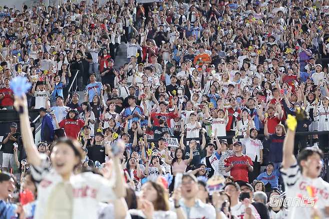 롯데, KBO 44년사 '최초 대기록' 도전한다!…벌써 22G 연속 매진→'한화 수립 새역사' 이번 주말 다시 깰까 [부산 현장]
