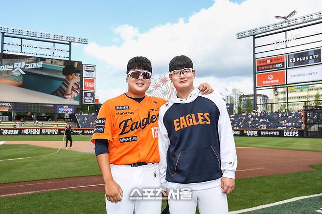 ‘위대한 형제’ 한화 김서현-김지현 “같이 선수로 뛰는 것이 목표…마무리 ‘세리머니’ 함께 하고파” [창간40주년 인터뷰]