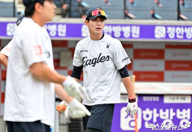 '1위' 한화, 이제는 쫓기는 위치다…'부상 회복' FA 주전 유격수→'대체 외인' 리베라토 합류, 새로운 동력 될까