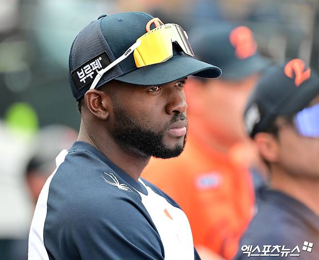 '1위' 한화, 이제는 쫓기는 위치다…'부상 회복' FA 주전 유격수→'대체 외인' 리베라토 합류, 새로운 동력 될까