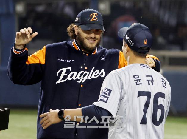 '불화설' 폰세와 '빅리거' 어빈의 희비 쌍곡선, 외국인 농사, 정답은 없다 [IS 시선]