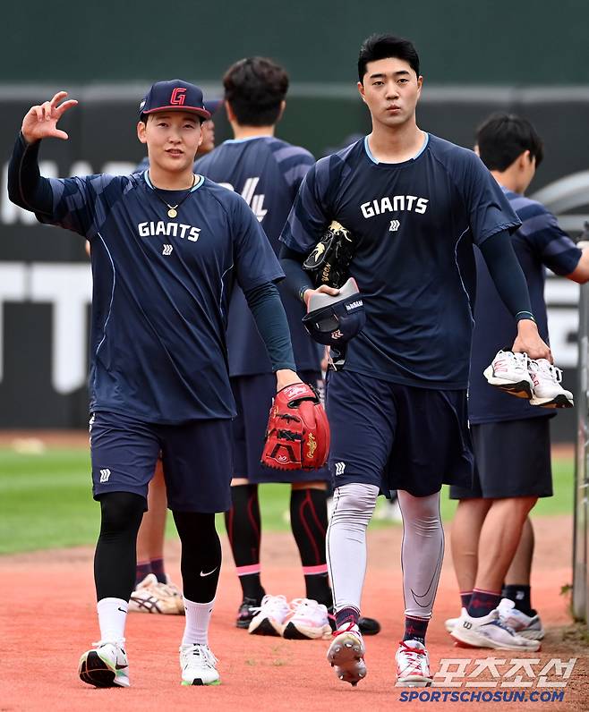 'KBO 신기록' 꿈꾸는 롯데, 날씨가 안 도와주네…프로야구 4개구장 우천 취소 → 빗방울 흩날리는 사직 [부산 현장]