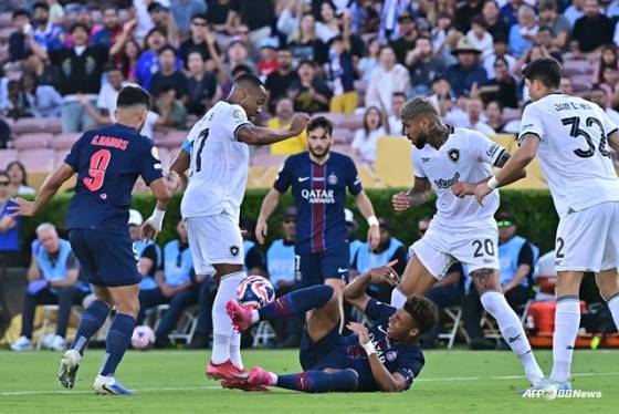 'LEE 일찍 썼으면 이겼다' 환상 백힐슛+오프더볼 이강인, 늦은 교체 아쉬움... PSG, 보타포구에 0-1 패배