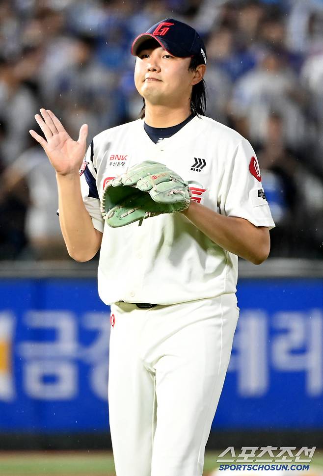 아깝다 신기록! 정철원X김원중 3연승 지켜낸 3연투…'정보근 결승타+정훈 쐐기포' 롯데 3연승 질주 → 폭우속 '수비방해' 가슴친 삼성 [부산리뷰]