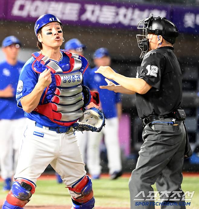 아깝다 신기록! 정철원X김원중 3연승 지켜낸 3연투…'정보근 결승타+정훈 쐐기포' 롯데 3연승 질주 → 폭우속 '수비방해' 가슴친 삼성 [부산리뷰]
