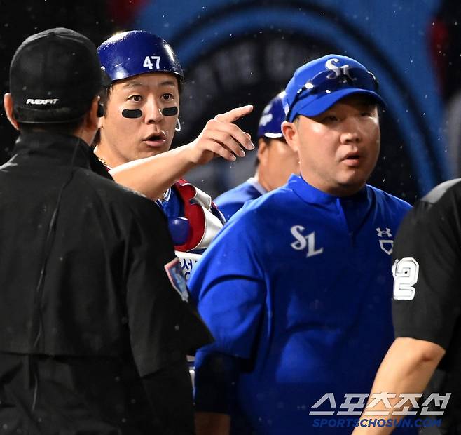 강민호, 갑작스런 1루심 향한 격렬 항의...이유가 뭐길래?[부산 현장]