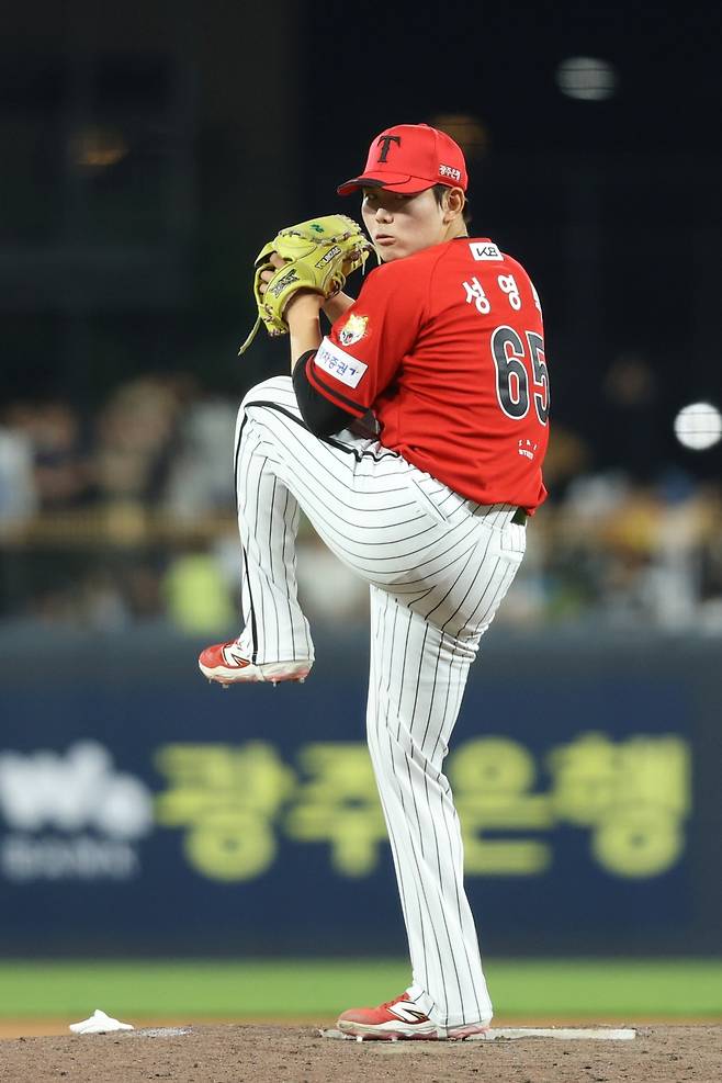 '아뿔싸' KIA 또 부상 악재 발생→끝내 스페셜리스트 1명 이탈 '팔꿈치 탈났다'