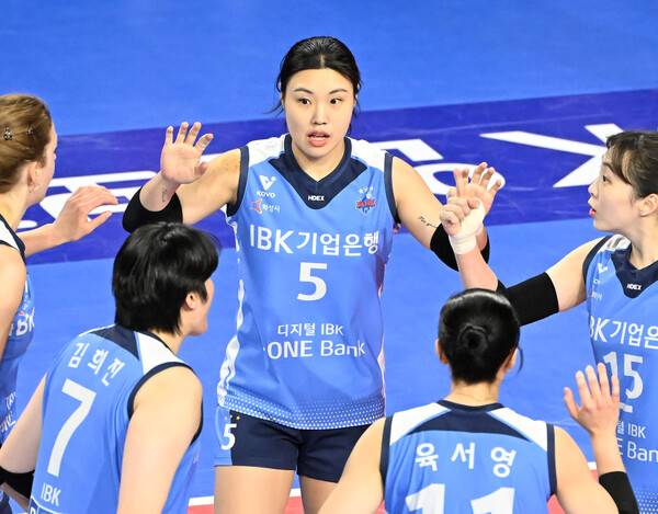 김희진 떠난 IBK…69세 김호철의 마지막 승부수는 '세터 3인 체제'[스한 위클리]