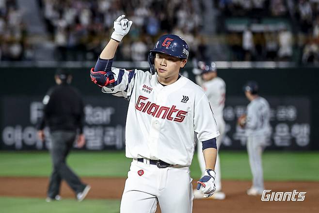 불꽃야구→롯데행→KBO 1호 안타…김성근-이대호의 한마디를 가슴에 새겼다