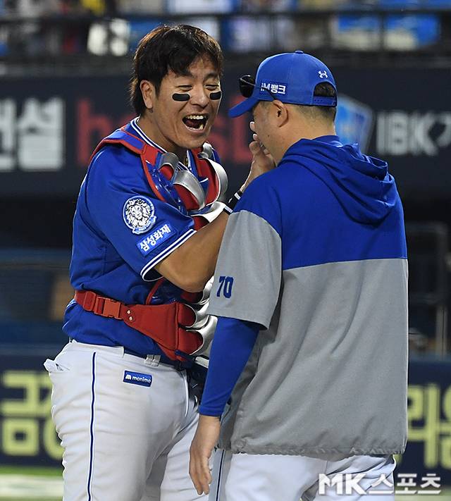 강민호, 이례적 급발진 왜? 1루심과 언쟁 이유는 체크스윙 판정 탓?