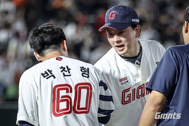 불꽃야구→롯데행→KBO 1호 안타…김성근-이대호의 한마디를 가슴에 새겼다