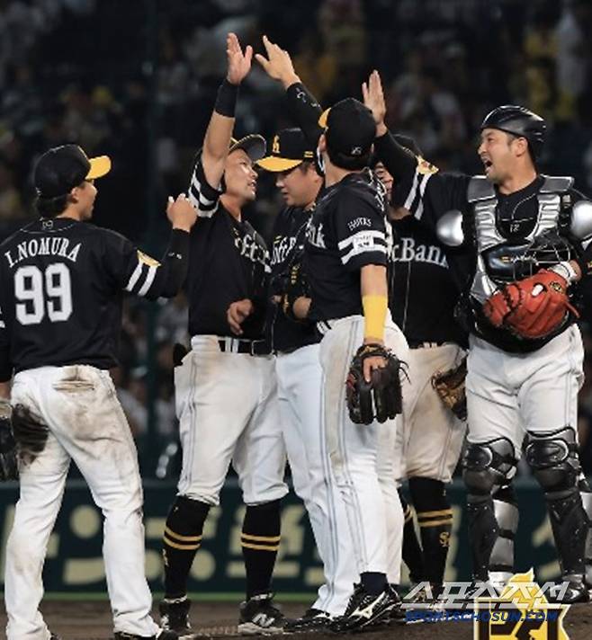 10경기서 '8패' 당하고 여전히 1위, 뒷걸음질해도 선두 '웃픈' 순위경쟁[민창기의 일본야구]