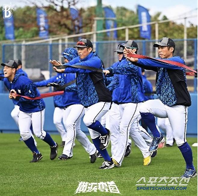 10경기서 '8패' 당하고 여전히 1위, 뒷걸음질해도 선두 '웃픈' 순위경쟁[민창기의 일본야구]