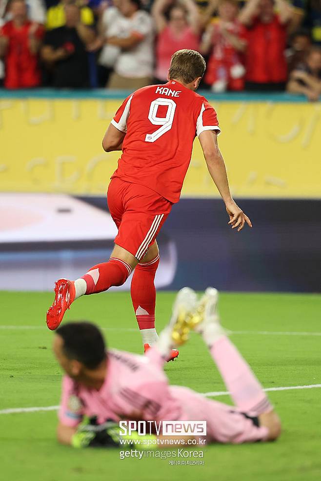 'KIM 빈자리 컸다'…뮌헨 '센터백 듀오' 실책성 수비에 탄식→보카와 혈전 끝 2-1 신승, 16강행 확정