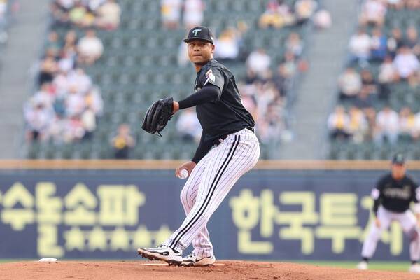 '완전 극과 극' 오랜만의 잠실 시리즈인데 선발 투수 분위기가 180도 다르다…'1위 도전' LG도, '반등' 두산도 마운드에 '집중'