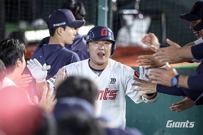 '홈런 친 상일까, 엉덩이 맞은 복수일까' 38세 노장, 451일만의 좌익수 선발출격이었는데…야속한 장맛비 [부산현장]
