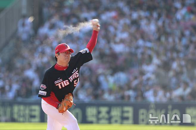 '6이닝 2실점' KIA 양현종, 통산 10번째 김광현과 좌완 에이스 대결서 '미소'