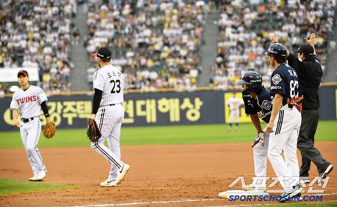 '어이없는 협살 실패→2실점→1점차 패배' '디테일 실종' LG, 결과는 참혹했다. 공동선두 실패→3위와 1G차[잠실 포커스]