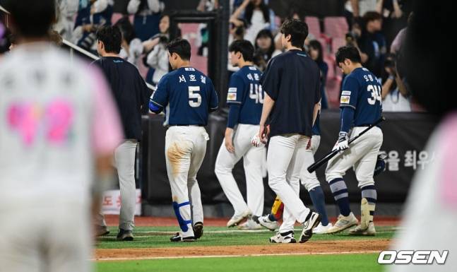 '볼넷→볼넷→사구→볼넷→헤드샷→사구' 5-0 경기가 1이닝 만에 뒤집혔다, '충격의 7실점' 수원에 대체 무슨 일이