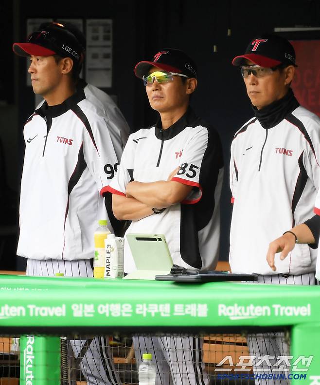 '염갈량은 이제 참지 않는다.' 1점 리드에도 외국인 투수 5회 교체 초강수. 벌떼 불펜으로 전반기 승부수 띄웠다[잠실 포커스]