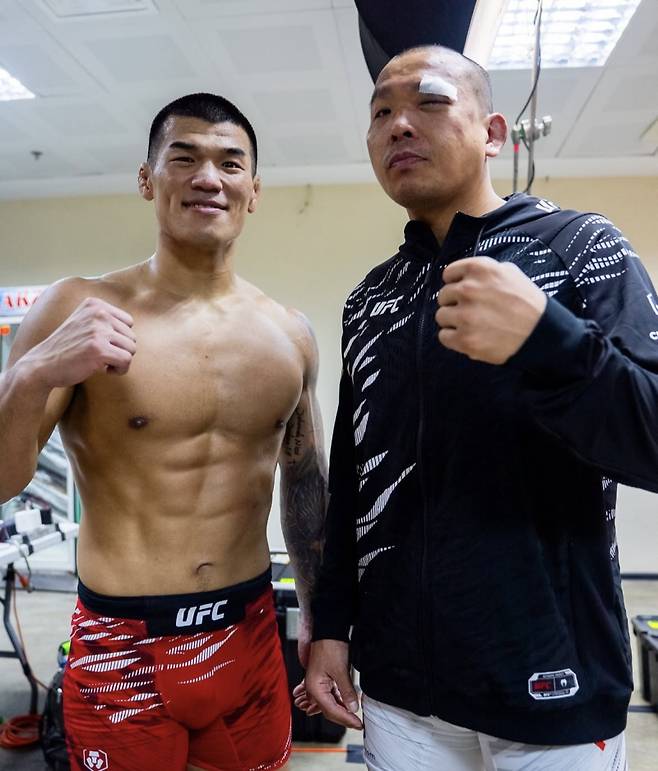 ‘반칙 니킥 맞고 피 철철’ 박준용, 그래플링 압도→UFC 9승…고석현은 데뷔전 완승