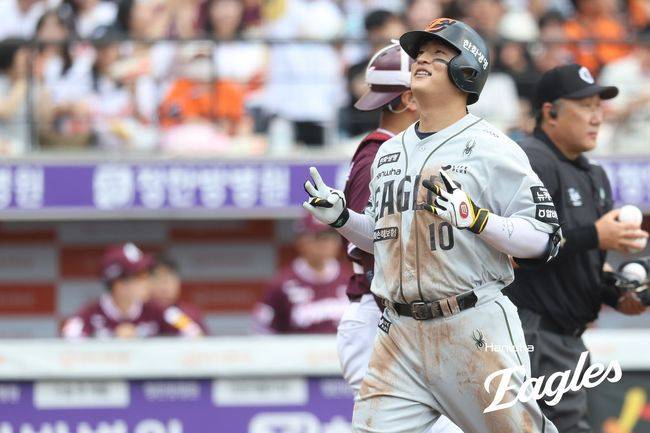 벤클도 웃어 넘긴 '159km' 폰세, 류현진도 못한 '개막 선발 10연승' 해냈다…리베라토 3안타 강렬 데뷔→한화 1위 질주 [대전 리뷰]