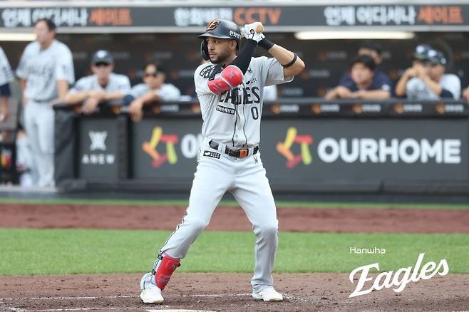 빠른 비자 발급 ‘신의 한수’였다…한화 리베라토, 홈에서 3안타로 화려한 KBO리그 데뷔
