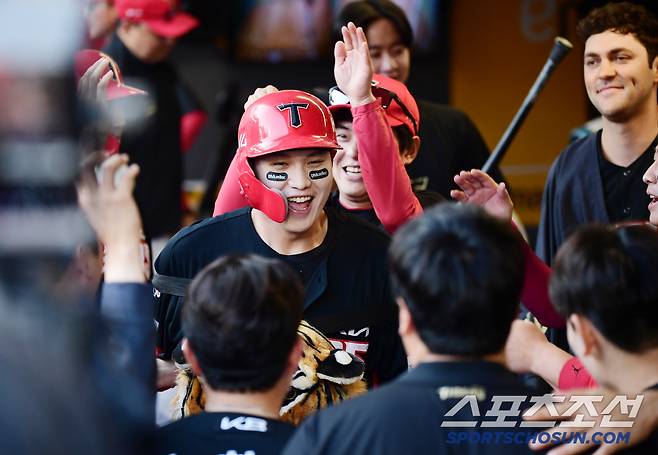 '이게 진짜 KIA 성적 맞나' 선발 1위-불펜 2위-홈런 2위-OPS 2위 미쳤다