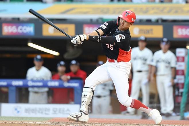 KIA 팬들의 꿈이 현실로 펼쳐졌다… 하나는 172㎞ 레이저포, 하나는 135m 대형포, 이게 기다렸던 맛이다