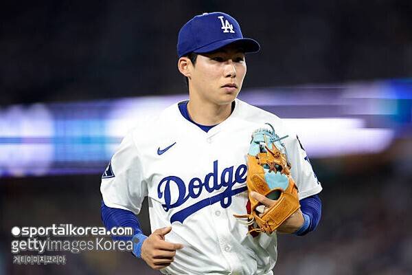 '이게 안 잡히네' 이번에도 한 뼘 모자랐던 김혜성의 '홈런 스틸'…'글러브→관중 손' 맞은 타구, 끝내 홈런 판정 받아