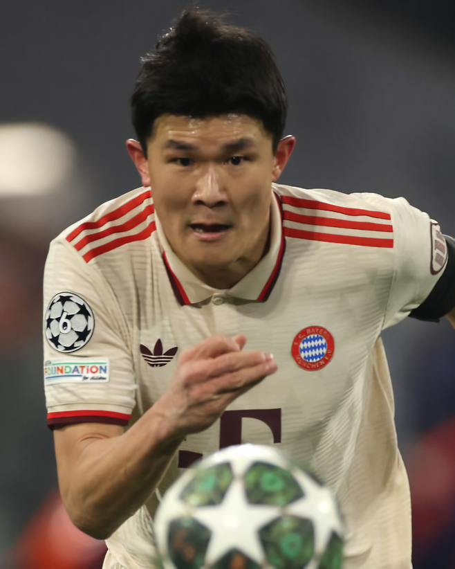 [오피셜] 韓 축구 초대박 희소식! ‘철기둥’ 마침내 돌아왔다…‘아킬레스건 부상 이탈’ 김민재, 밝은 표정 속 팀 훈련 복귀
