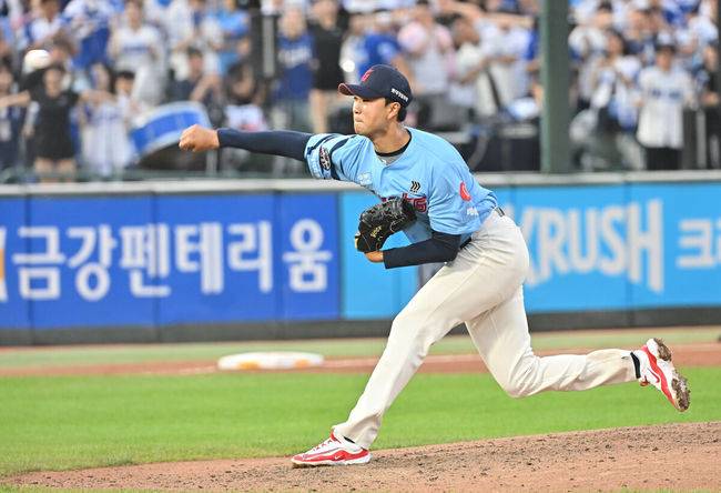 이제 정말 '몰카' 아니다…'홈런 1위' 돌려세운 157km 강속구, 김태형 뚝심이 9년차 '아픈 손가락'을 치유하나