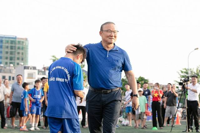 박항서 감독의 베트남 박닌FC, 창단 첫 프로리그 승격… 내년 2부 진출