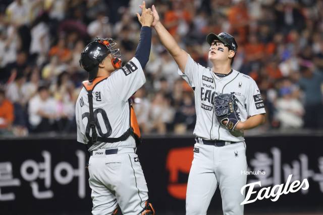 살아난 타선에 ‘휴’… 한화, 국내 선발진 부진 털어야 1위 지킨다 [주간볼로그]