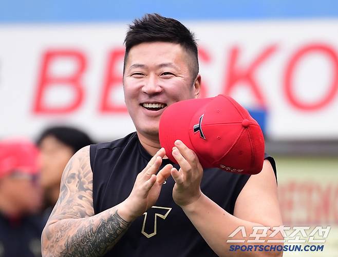 '리그 유일' 1위, 31만표차 뒤집었다…또 최고령 다년계약 잭팟까지 터트릴까