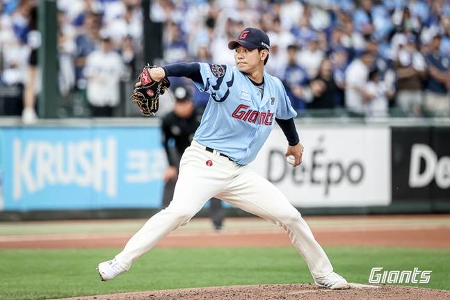 '154㎞ 좌완' 다음 투수가 '158㎞ 우완'이라니... 롯데 무서운 강속구 듀오 등장, 와신상담 끝 빛 본다