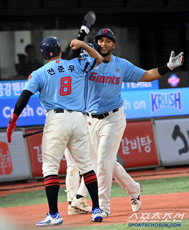 레이예스 혼자 야구하는 롯데? 자이언츠는 '원팀'이다 [SC포커스]
