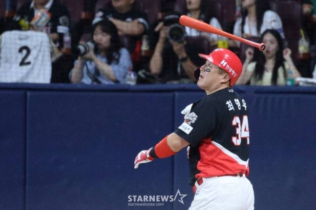 '최형우가 또' 역사 썼다, 3점 홈런→韓 최초 1700타점 달성... 15연패 김윤하 울렸다 [고척 현장]