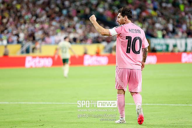 韓축구 환호! '메시 연상 시킨다' 극찬 받아온 이강인, 진짜 메시 만난다...PSG vs 마이애미 '클럽월드컵 16강' 격돌