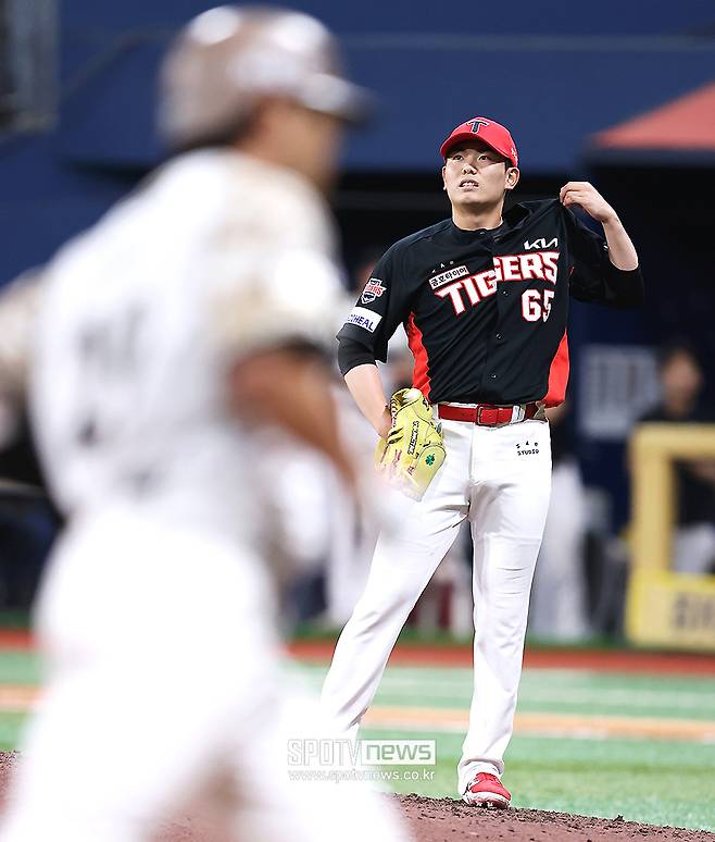 'KIA 10라운드의 기적' 성영탁, 끝내 KBO 신기록 좌절…17⅓이닝 만에 프로 데뷔 첫 실점
