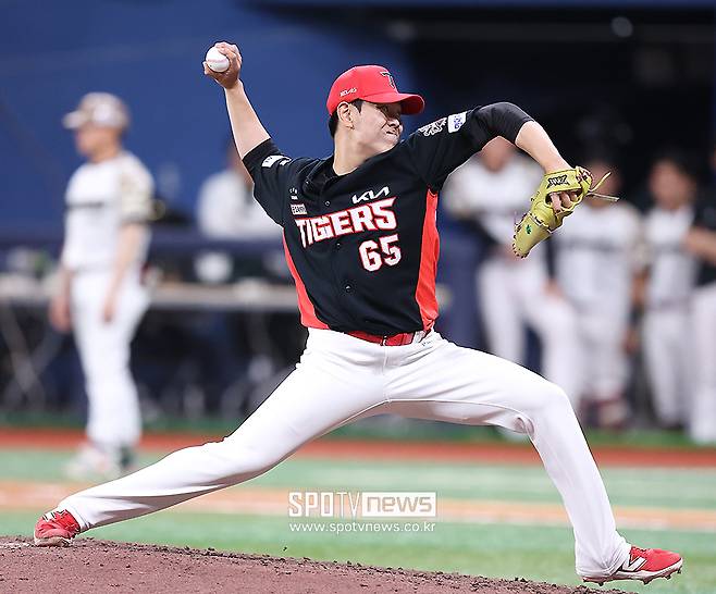 'KIA 10라운드의 기적' 성영탁, 끝내 KBO 신기록 좌절…17⅓이닝 만에 프로 데뷔 첫 실점