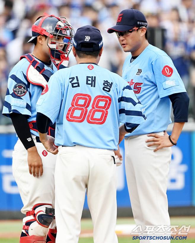 1회 끝나고 포수 교체?
