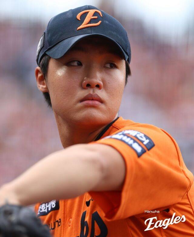 땅볼-볼넷-안타-볼넷-희생타-뜬공…'ERA 9점대→2군行' 한화 특급 루키, 14일 만에 등판 어땠나 '최고 147km'